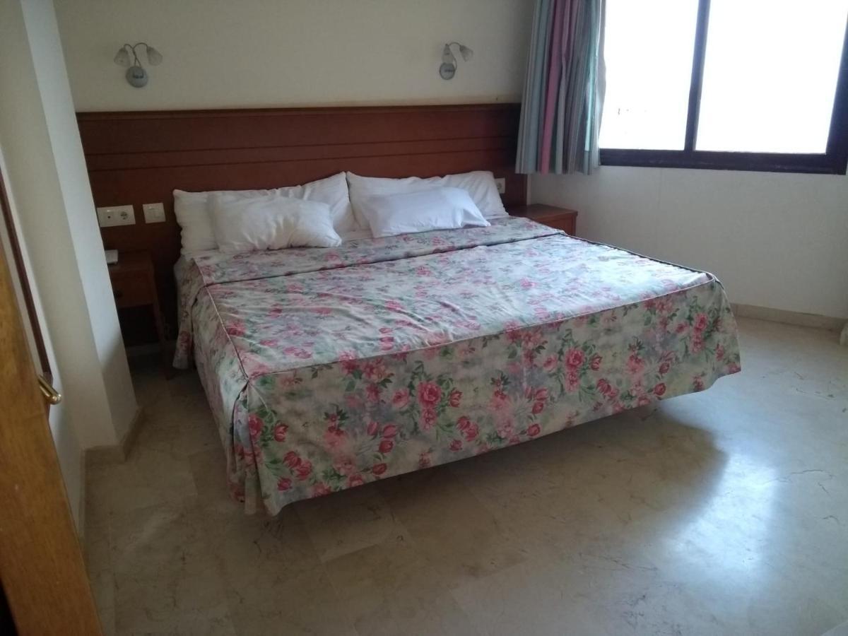Apartamentos Don Juan Манилва Екстериор снимка